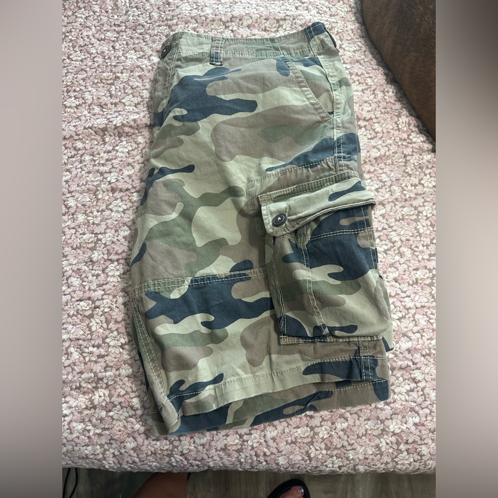Camouflage Cargo Shorts AERO NWT size 36